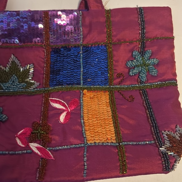 MILSON & LOUIS BRAND SILK HAND BAG EMBROIDERY AND SEQUIN DESIGN
GORGEOUS COLORS - Picture 4 of 12